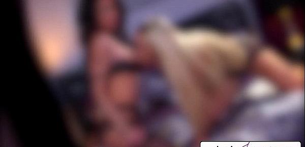  Jessica Jaymes & Nikki Benz fuck each other, big booty & big boobs